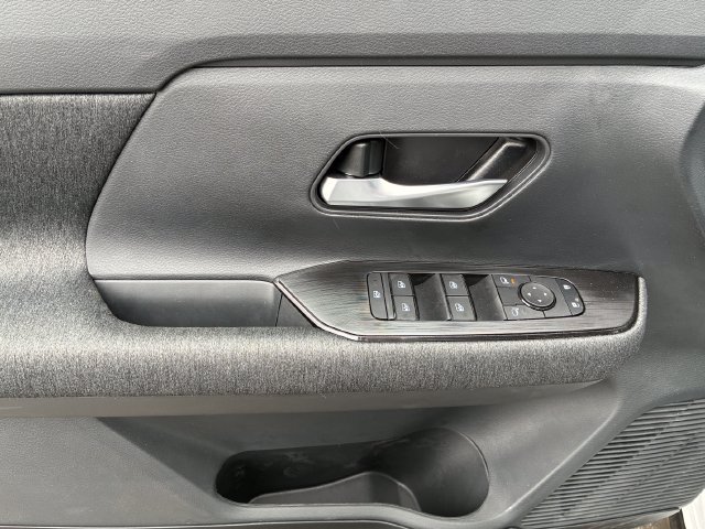 New 2026 Nissan Kicks SV w/ Charging Package FWD image 14