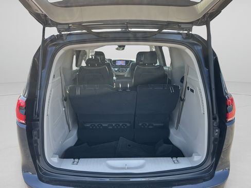 Used 2021 Chrysler Pacifica Limited w/ Uconnect Theater Family Group AWD/4WD image 15
