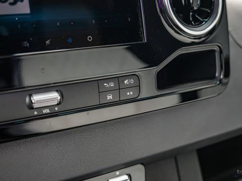 Used 2023 Mercedes-Benz Sprinter 3500 image 63