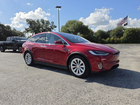 Used 2020 Tesla Model X Long Range AWD/4WD image 2
