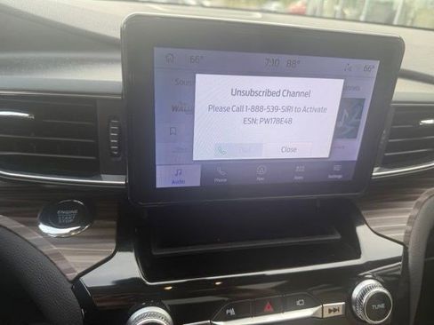 Used 2022 Ford Explorer Limited w/ Equipment Group 301A AWD/4WD image 13