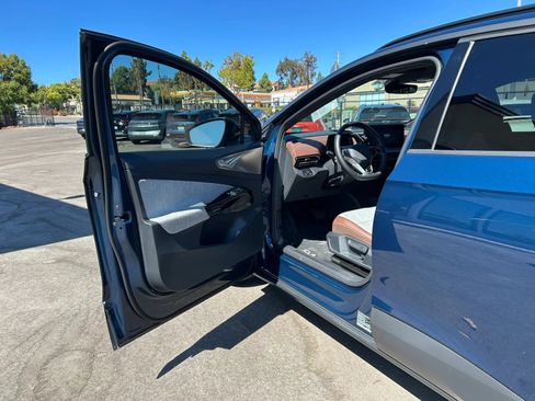 Used 2023 Volkswagen ID.4 Pro RWD image 9