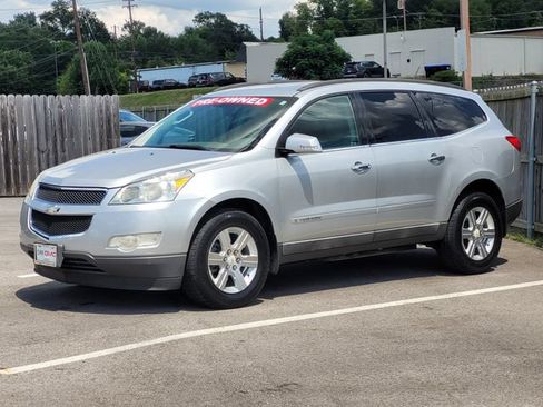 Used 2009 Chevrolet Traverse LT FWD image 3