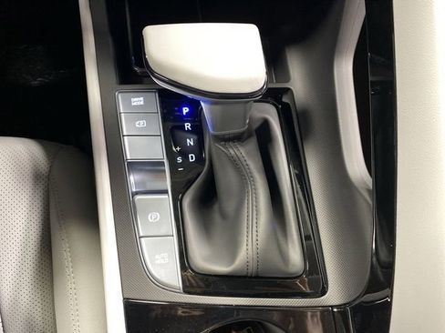 New 2025 Hyundai Elantra Limited image 22