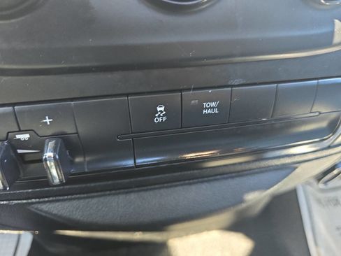 Used 2017 RAM 1500 ST w/ SXT Appearance Group image 34