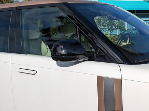 Used 2023 Land Rover Range Rover SE image 11