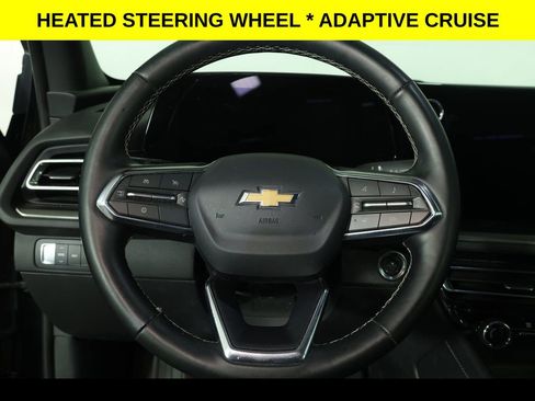 Used 2025 Chevrolet Traverse LT image 8