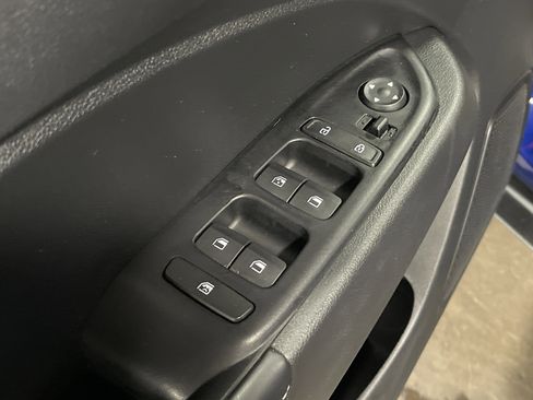 Used 2023 Hyundai Venue Limited w/ Cargo Package image 7