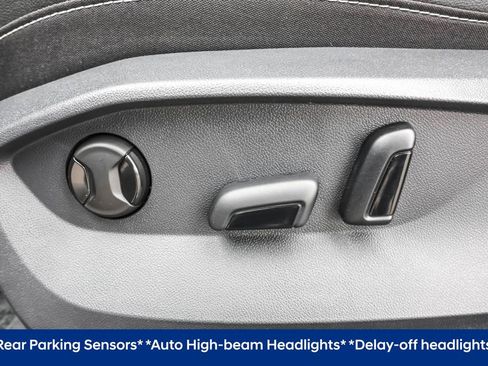 Certified 2023 Volkswagen Taos SEL AWD/4WD image 10