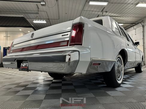 Used 1988 Lincoln Town Car Signature image 18