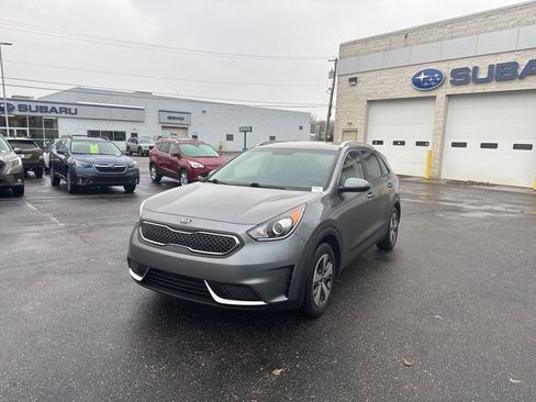 Used 2018 Kia Niro LX image 2