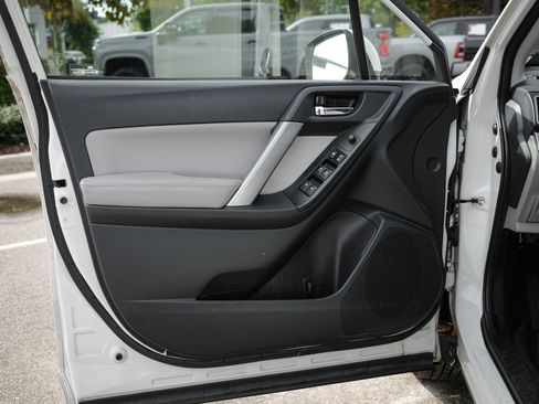 Used 2017 Subaru Forester 2.5i Limited image 15