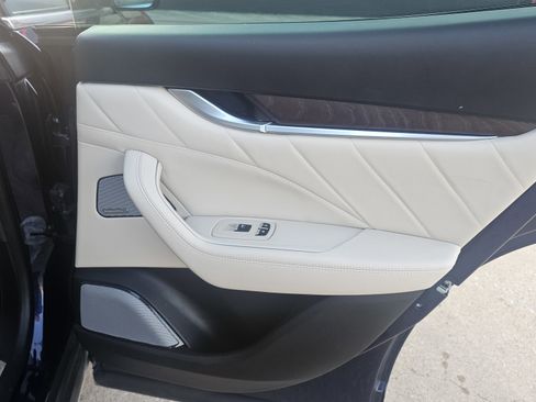 Used 2019 Maserati Levante GranLusso image 36