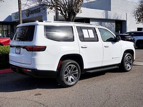 Certified 2025 Jeep Wagoneer Series II image 8