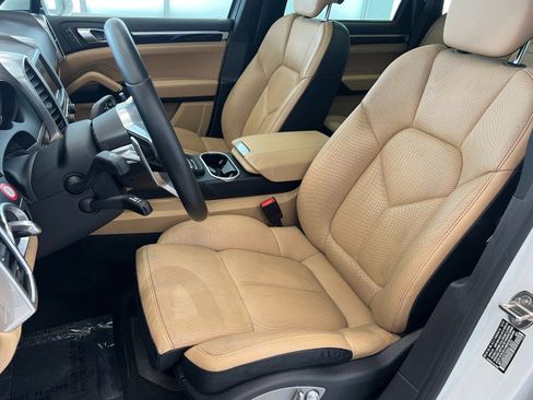 Used 2016 Porsche Cayenne AWD/4WD image 10