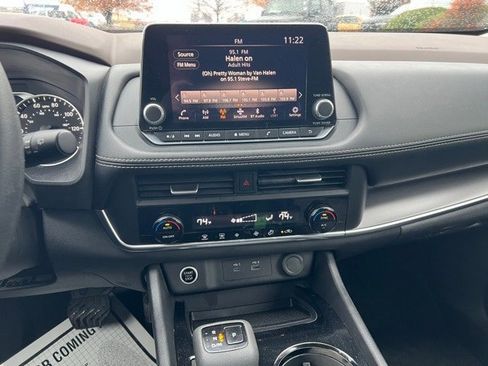 Used 2023 Nissan Rogue SV image 15