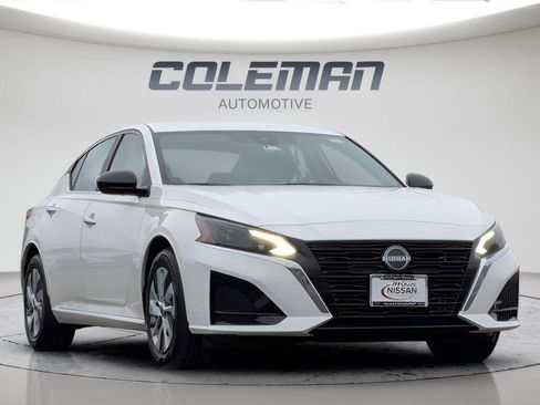 Certified 2025 Nissan Altima 2.5 S FWD image 3