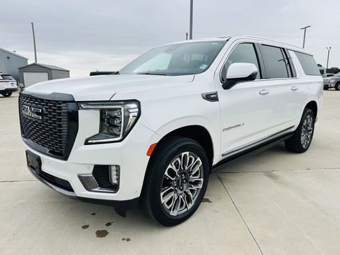 Used 2023 GMC Yukon XL Denali Ultimate w/ LPO, Floor Liner Package AWD/4WD image 47