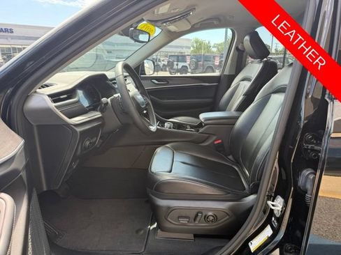 Used 2023 Jeep Grand Cherokee L Limited AWD/4WD image 3