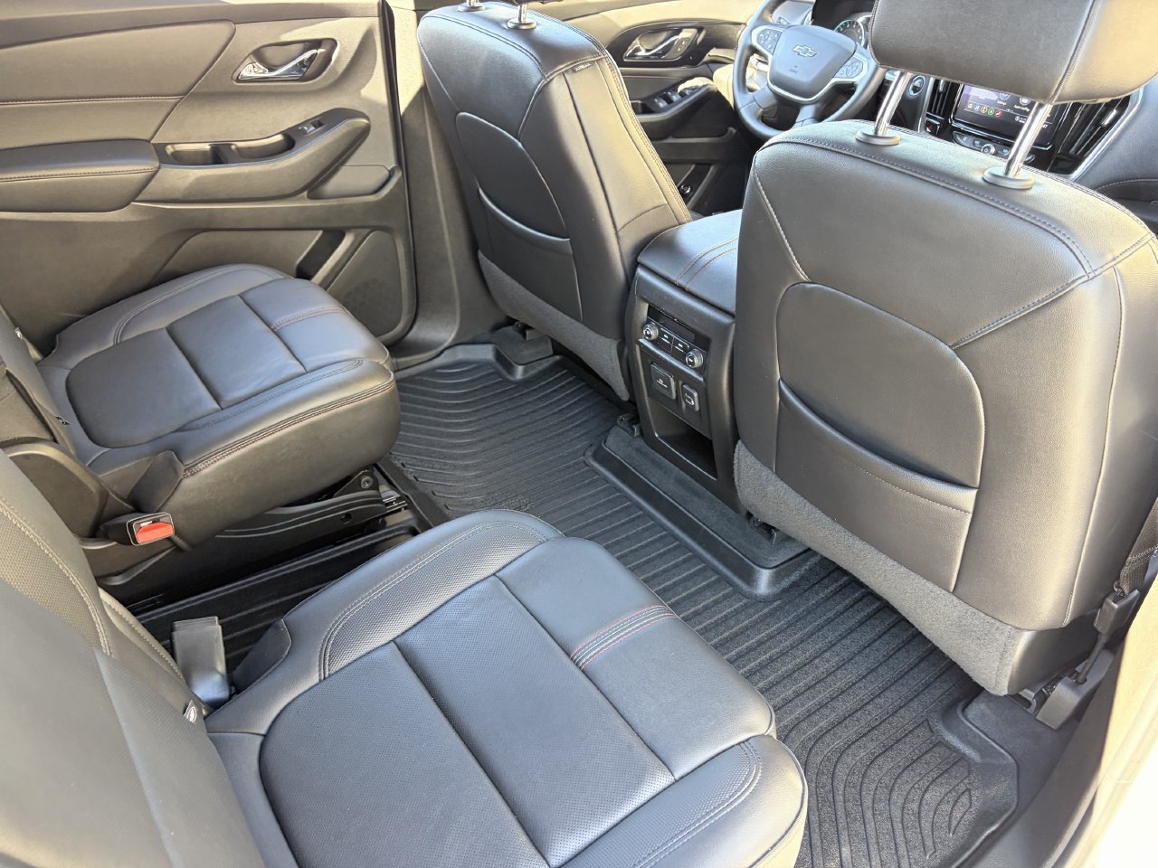 Used 2022 Chevrolet Traverse RS FWD image 14