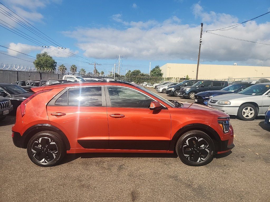 Certified 2023 Kia Niro Wave FWD image 17