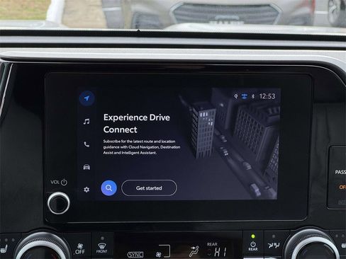 Used 2024 Toyota Highlander XLE image 3