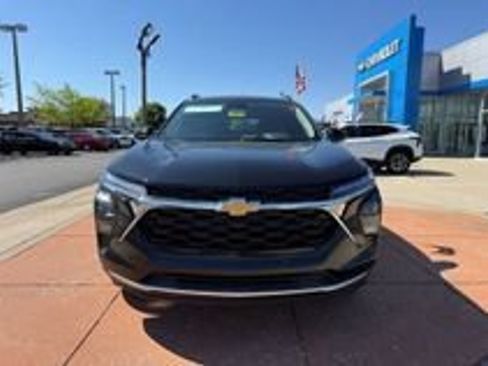 New 2026 Chevrolet Trax LT w/ Driver Confidence Package FWD image 3