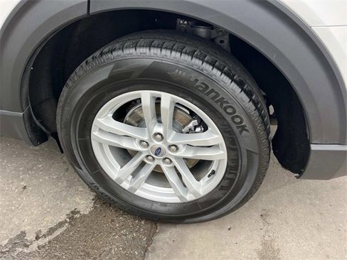 Used 2023 Ford Explorer XLT image 11