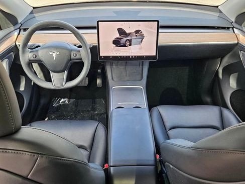 Used 2024 Tesla Model Y Long Range image 17