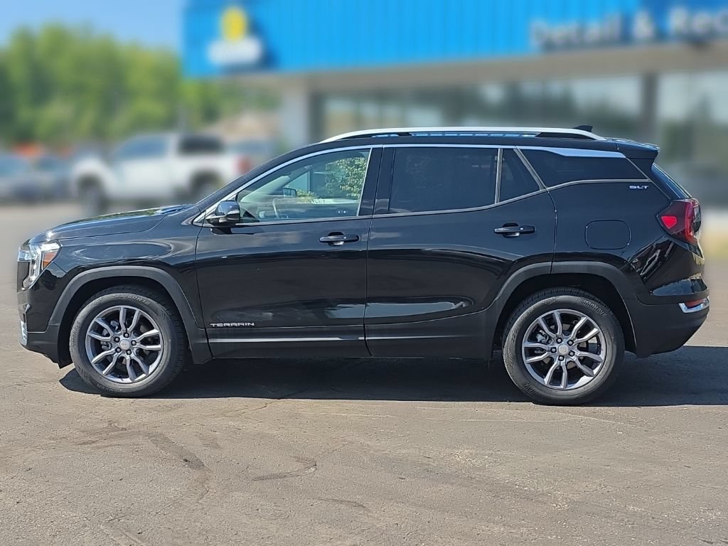 Used 2024 GMC Terrain SLT AWD/4WD image 11