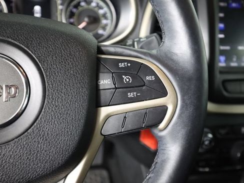 Used 2014 Jeep Cherokee Latitude w/ Cold Weather Group AWD/4WD image 38