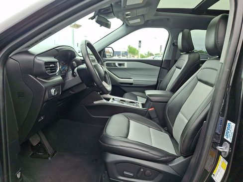 Certified 2022 Ford Explorer XLT w/ Equipment Group 202A AWD/4WD image 10