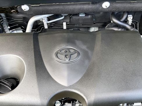 Used 2025 Toyota RAV4 XLE FWD image 34