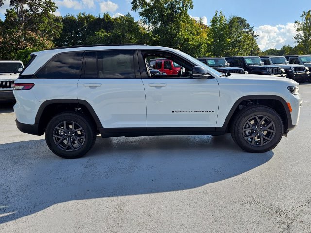 New 2027 Jeep Grand Cherokee Altitude RWD image 6