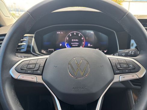 Used 2025 Volkswagen Jetta SE image 27