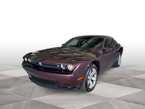 Used 2021 Dodge Challenger SXT image 1