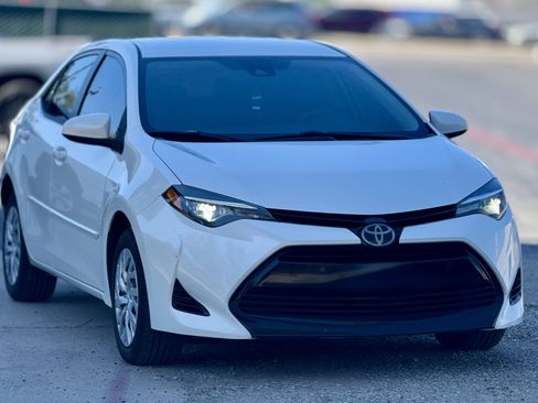Used 2018 Toyota Corolla LE image 4