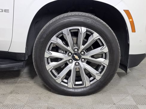 Used 2025 Chevrolet Tahoe High Country AWD/4WD image 9