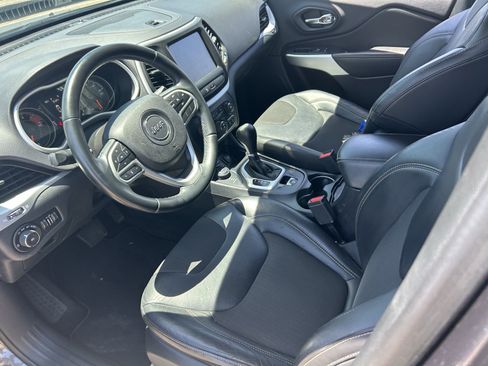 Used 2018 Jeep Cherokee Latitude Plus w/ Trailer Tow Group AWD/4WD image 9