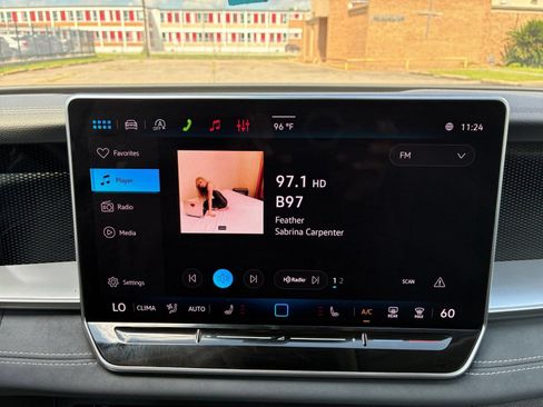 Used 2026 Volkswagen Tiguan SE FWD image 16