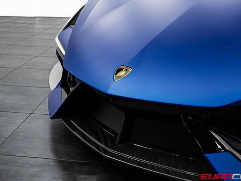 Used 2025 Lamborghini Revuelto image 13