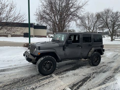 Used 2017 Jeep Wrangler 75th Anniversary image 2