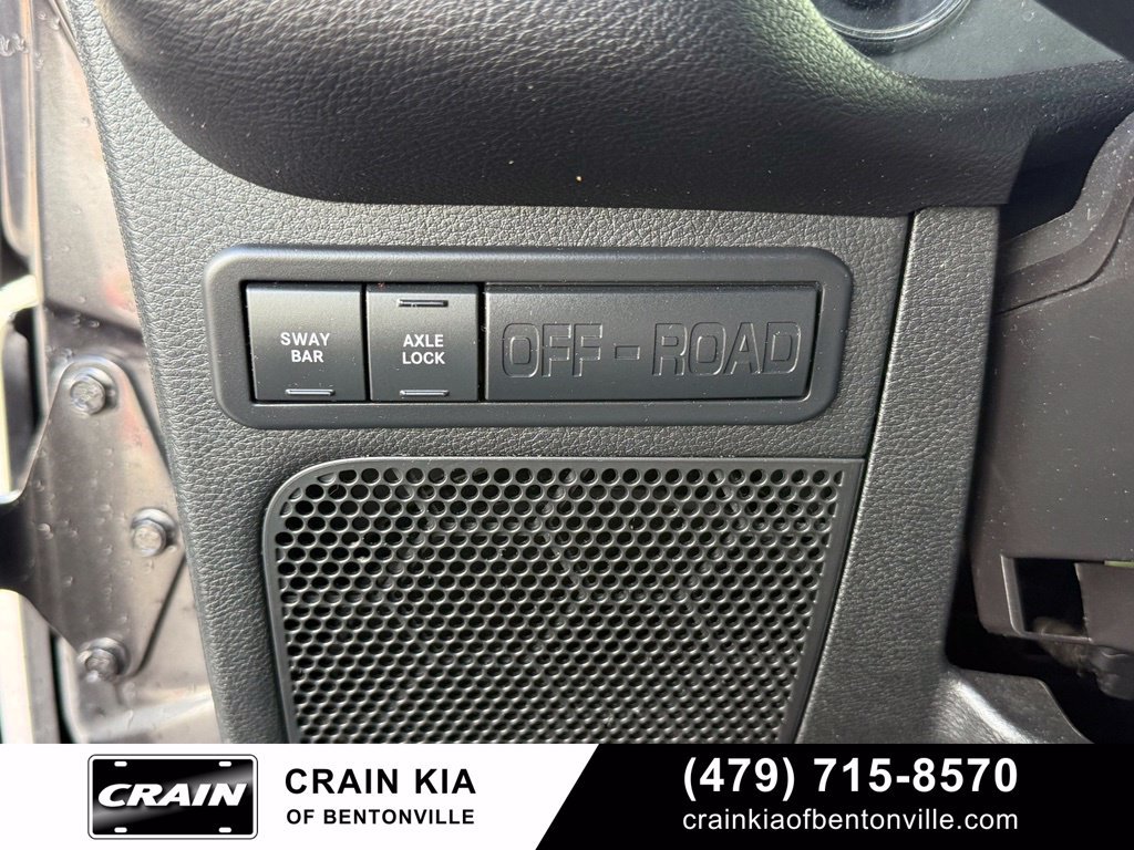 Used 2016 Jeep Wrangler Unlimited Rubicon w/ Connectivity Group AWD/4WD image 12