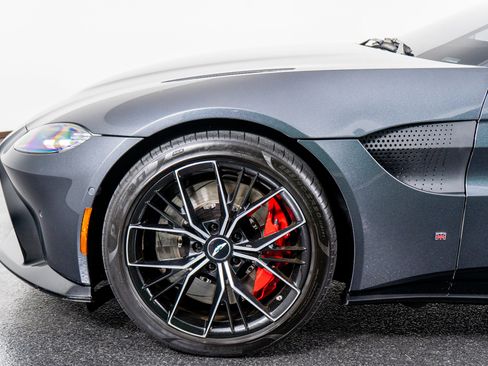 Used 2021 Aston Martin V8 Vantage Convertible image 19