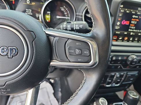 Used 2022 Jeep Wrangler Unlimited Sahara w/ Cold Weather Group AWD/4WD image 18