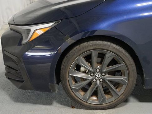 Used 2023 Toyota Corolla SE w/ SE Premium Package FWD image 5