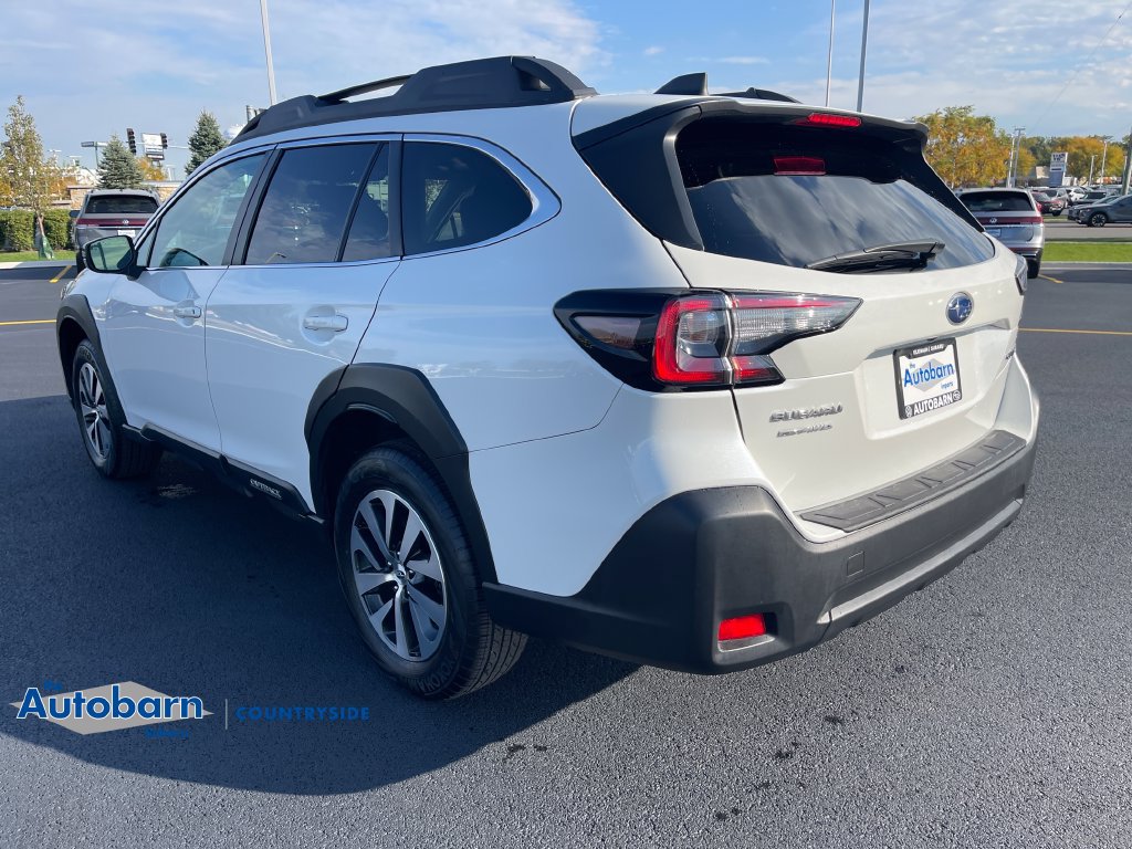 Used 2024 Subaru Outback Premium AWD/4WD image 3