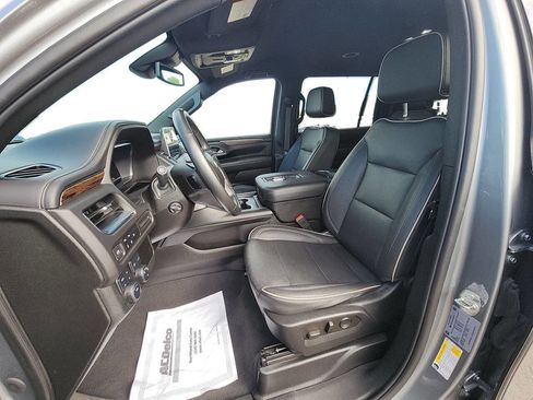 Used 2023 Chevrolet Suburban Premier image 9