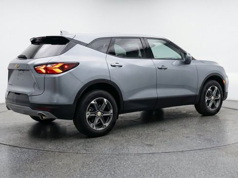 Used 2025 Chevrolet Blazer LT FWD image 9