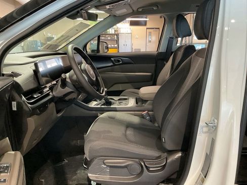 New 2026 Kia Carnival LX FWD image 7